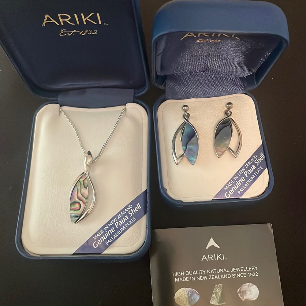 New mother of pearl jewelry set